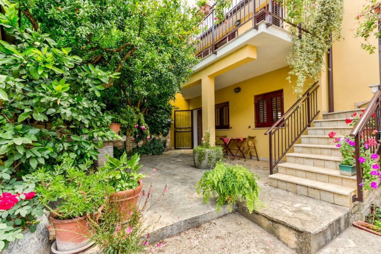 Apartments Redenta Tar-Vabriga Ngoại thất bức ảnh