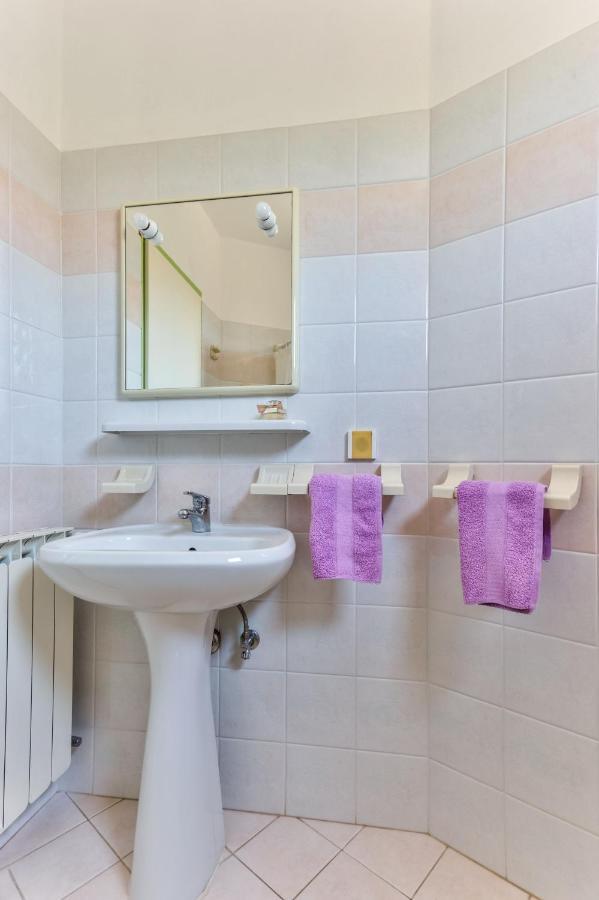 Apartments Redenta Tar-Vabriga Ngoại thất bức ảnh